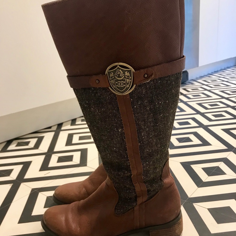 Etienne Aigner size 8 1/2 brown riding boots